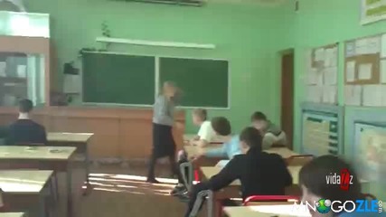Руска учителка срещу ученик