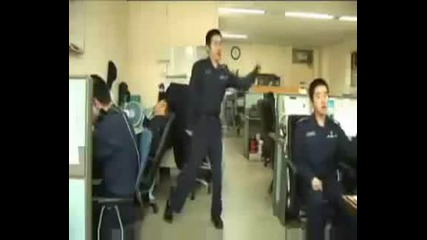 танц на Корейски полицай 
