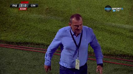 Треньорът на Славия беснее