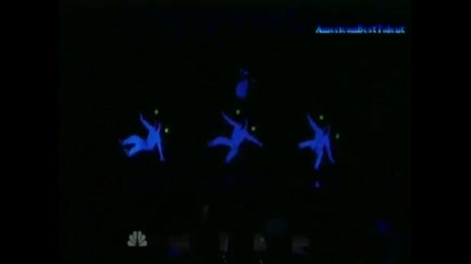 Извънземно изпълнение на Fighting Gravity - America's Got Talent 2010