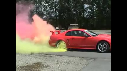 Mustang Cobra R burnout с цветните гуми на kumho 