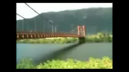 Мост Се Клати Яко От Земетресение