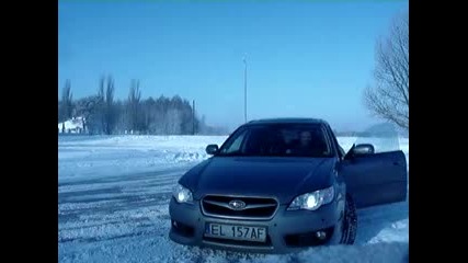 Един прекрасен ден в снега със Subaru Legacy 