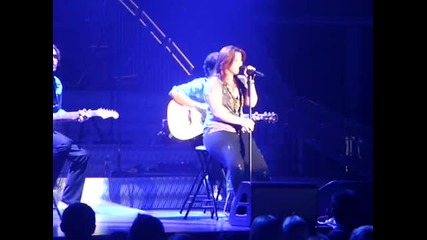 Kelly Clarkson Behind These Hazel Eyes Live Short Acoustic Version Agganis Arena, Boston 