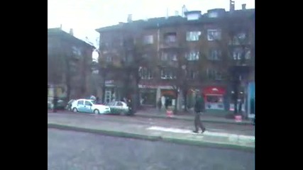 Виже колко са тъпи полицайте!!!!то в тяхната глава няма мозък!!! 