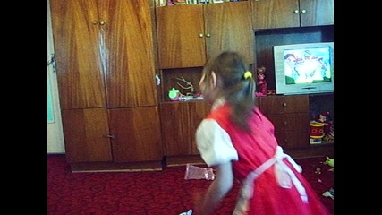 Alexandra червена шапчица