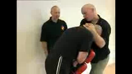 How To Survive The Streets Knee Strike