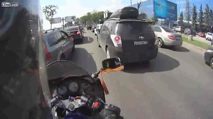 Руснак засича моторист в трафика