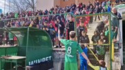 Футболисти и фенове на Ботев Вр празнуват успеха над Славия