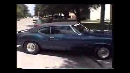 Oldsmobile 442 Out Cruising