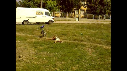 Хлапе се пребива жестоко !!
