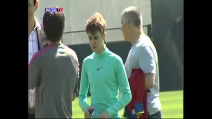 Justin Bieber igrae v Barca 