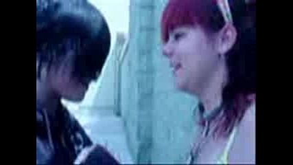 Emo Girls Kiss 