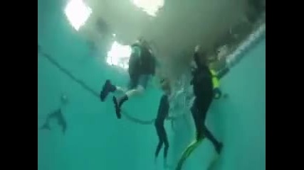 Nina Dobrev , Paul Wesley и Zach Roerig зад кадър докато снимат под вода (сезон 3 епизод 22)