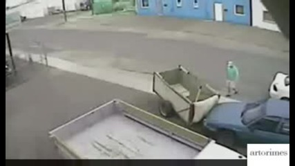 Има доста глупави хора - рематкето му се откача и...много смях
