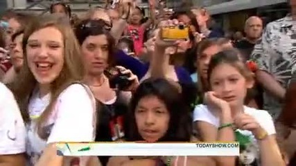 Justin Bieber - Somebody To Love (live on Today Show)