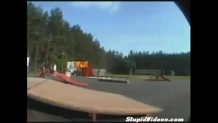Доста добро падане ! (100% смях) 