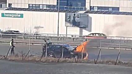 Автомобил се запали на Околовръстния път в София