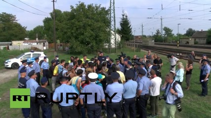 Hungary: Grief-stricken refugees refuse police detention