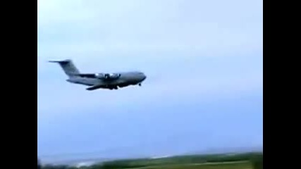 Боинг C-17 малък самолет с радио управление
