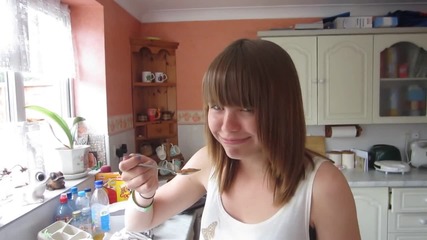 My girlfriend fails the cinnamon challenge