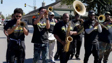 Bobby Roode's theme played by New Orleans brass band
