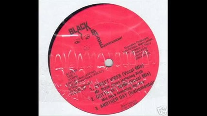 Mic Nyce Featuring Big Sha - Gotta Get Mine 