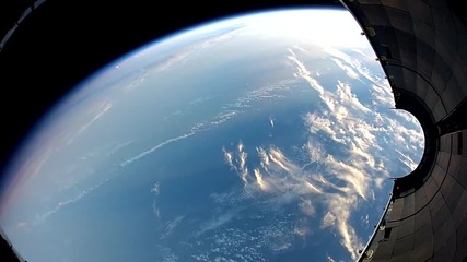 Вижте как изглежда падане от Космоса към Земята