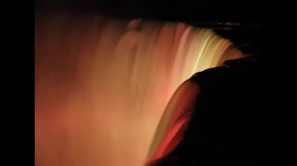Красивият нощен Ниагарски водопад
