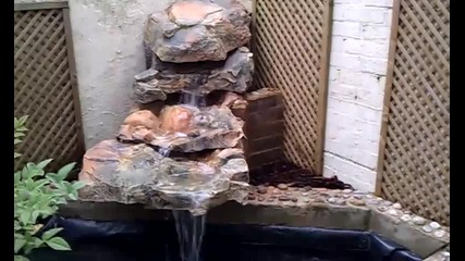 Как да се изгради водопад в малка градинка 