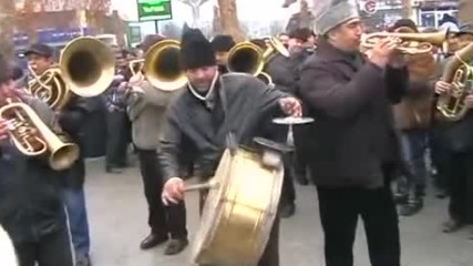 Румънската Сватбарска Музика(мелодични) на Флигорни номер 1 за своя Народ-обичани и почитани-браво:)