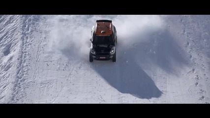 Вижте първото в света задно салто с автомобил