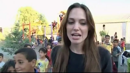 Angelina Jolie visits refugees