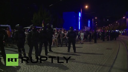 Germany: Riot police unleash batons on anti-PEGIDA protesters in Leipzig