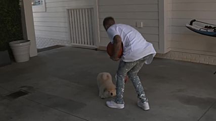 Джъстин Бийбър Показва къщата си,отговаря на въпроси и играе Баскетбол