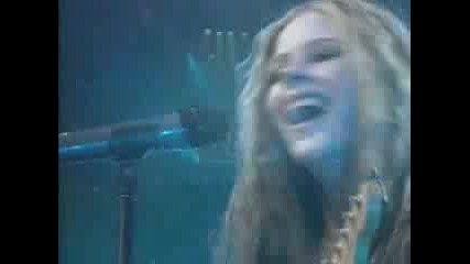 Avril Lavigne - Unwanted Live