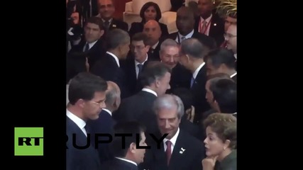 Panama: Obama and Castro share handshake ahead of historic meeting