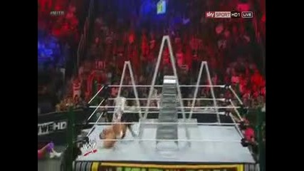 Money In The Bank 2012 - Dolph Ziggler прави Zig Zag на Cody Rhodes от стълбата