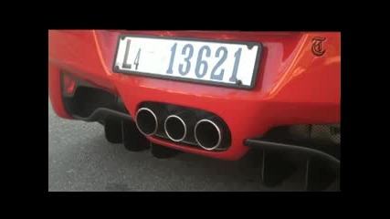 Звукът на двигателя на Ferrari 458 в италия