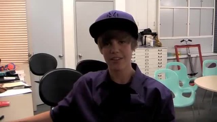Justin Bieber Говори За Най - Неловката Си Целувка 