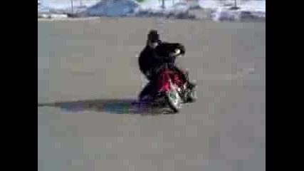Луд С Малък Мотор