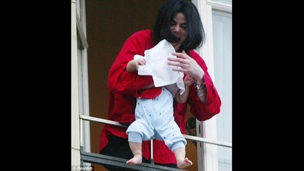 Майкъл Джексън Показва Синът Си Пред Своите Фенове + Линк !!! Скандално !!! Десислава В Playboy 
