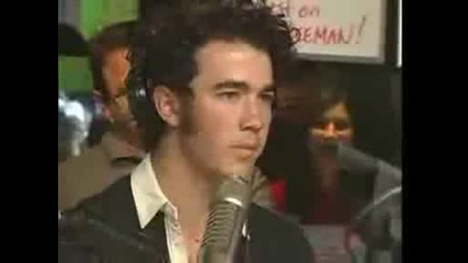 Jonas Brothers talking about dating with ryan seacrest