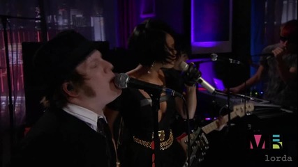 Rihanna - Shut Up And Drive (2007 Mtv Vma) ( Високо Качество )