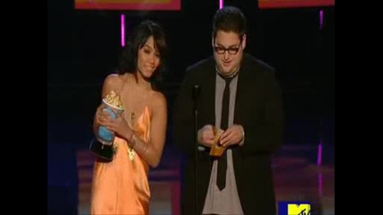 2009 Mtv Movie Awards [ Robert Pattinson печели награда за ролята си в Филма Twilight ]
