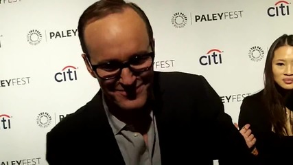 Звездата Кларк Грег дава интервю на медиите за сериала си Агентите на Щ. И. Т. (2013-2014)