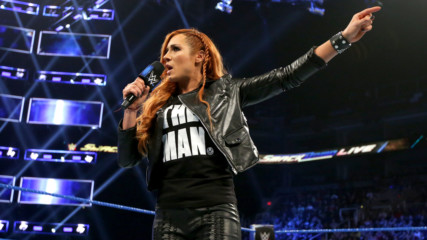 Charlotte Flair attacks Becky Lynch's injured knee: SmackDown LIVE, Jan. 29, 2019