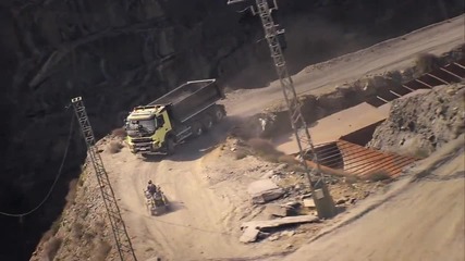 Хамстер управлява тежък камион в стръмна кариера, луд тест!
