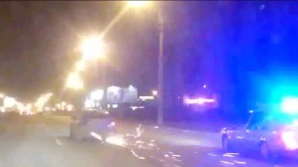 Наркодилър бяга на полицията с простреляна гума, хвърчат искри