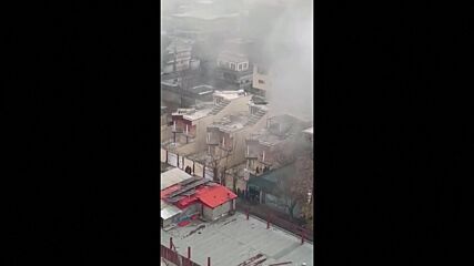 Въоръжени нахлуха в хотел в Кабул, хора скачаха от прозорците (ВИДЕО)